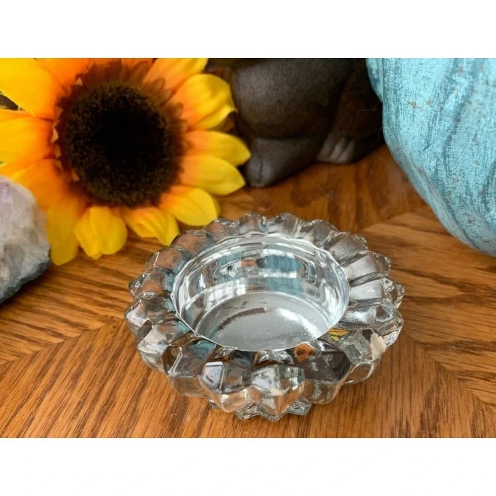 New Elegant Clear w/ Silver Fluted Glass Round Shaped Tea Light Candle Holder
